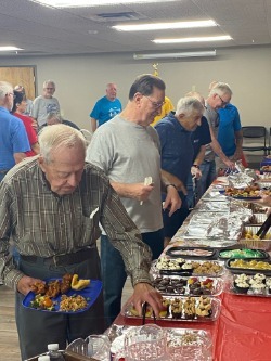 photo of serving lunch to Veterans
